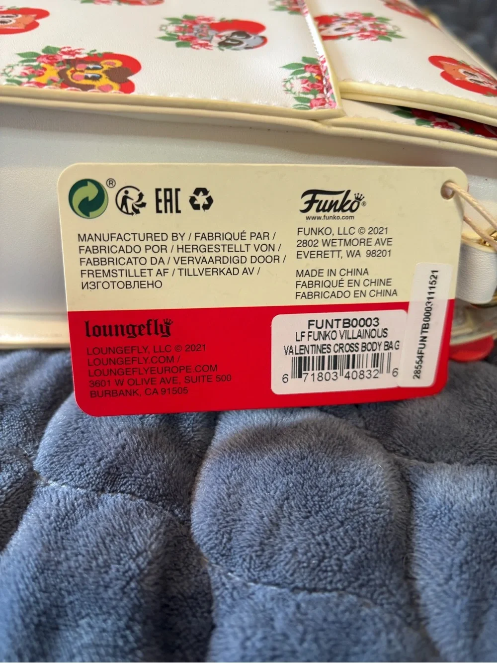 Loungefly Funko White Satchel with Red Heart Turn-Lock NWT